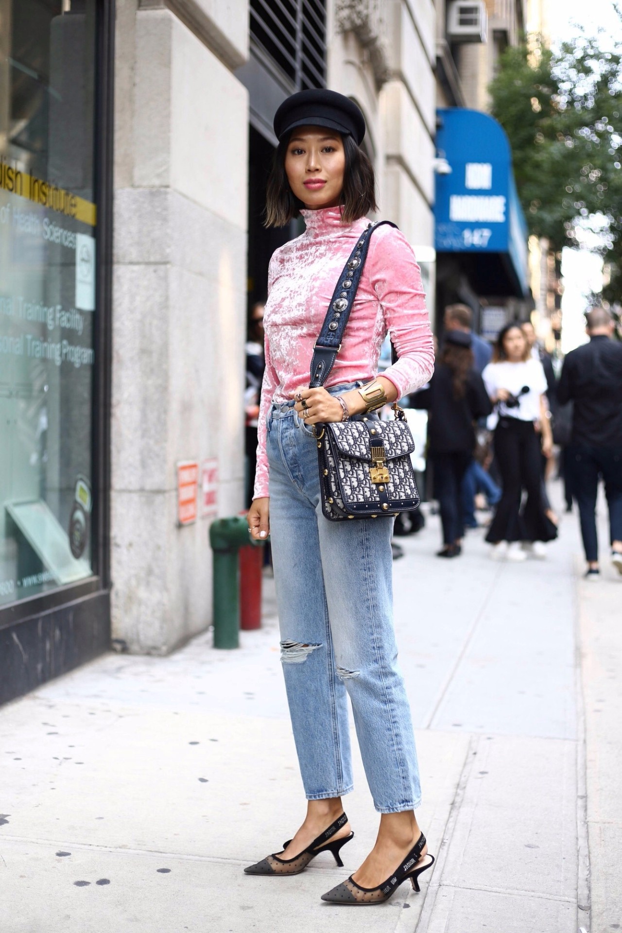 这5双鞋子秋天穿高级又时髦,今年悄悄流行的5双鞋你都知道吗