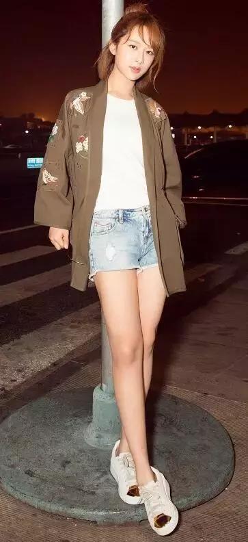 明星无修图沈梦辰,沈梦辰像六小龄童