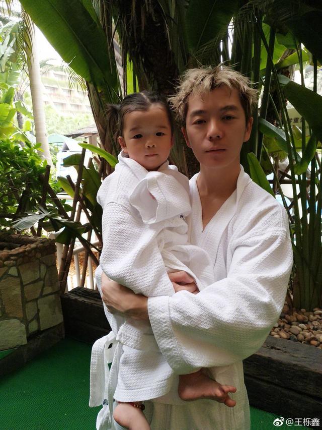 2017年居然有21对明星夫妇有了星二代，你最喜欢和期待谁家宝宝？