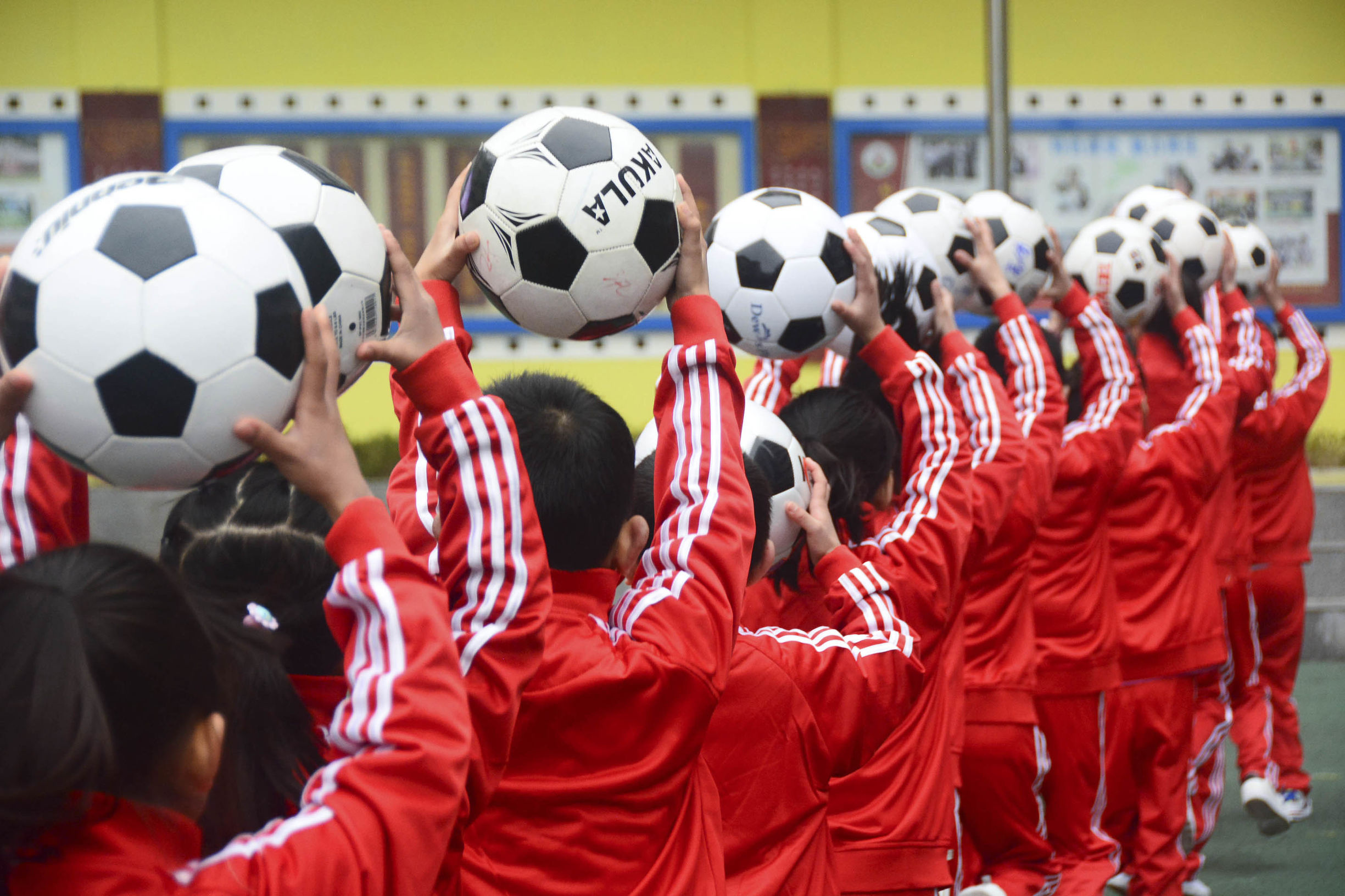 红山区第17小学足球啦啦操,三小校运会啦啦操