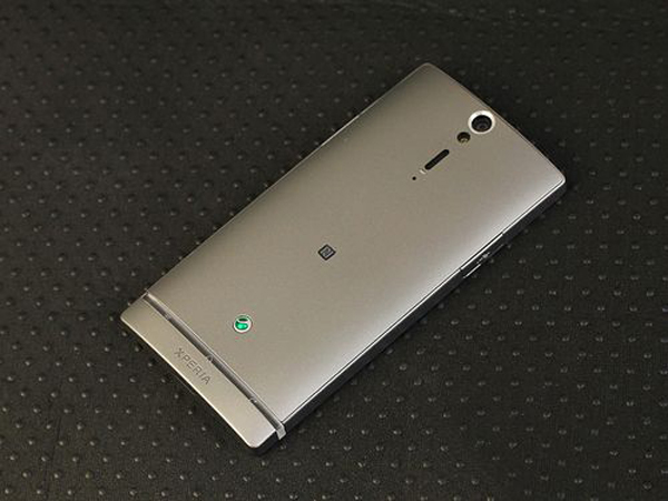 六年前的这部老手机，堪称安卓工业设计史的巅峰！