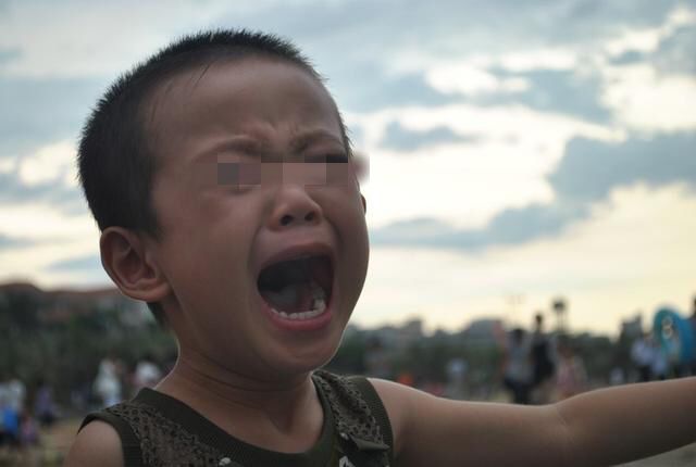 宝宝发烧咳嗽化验血没事怎么办,4岁小孩发烧咳嗽咳出血怎么回事