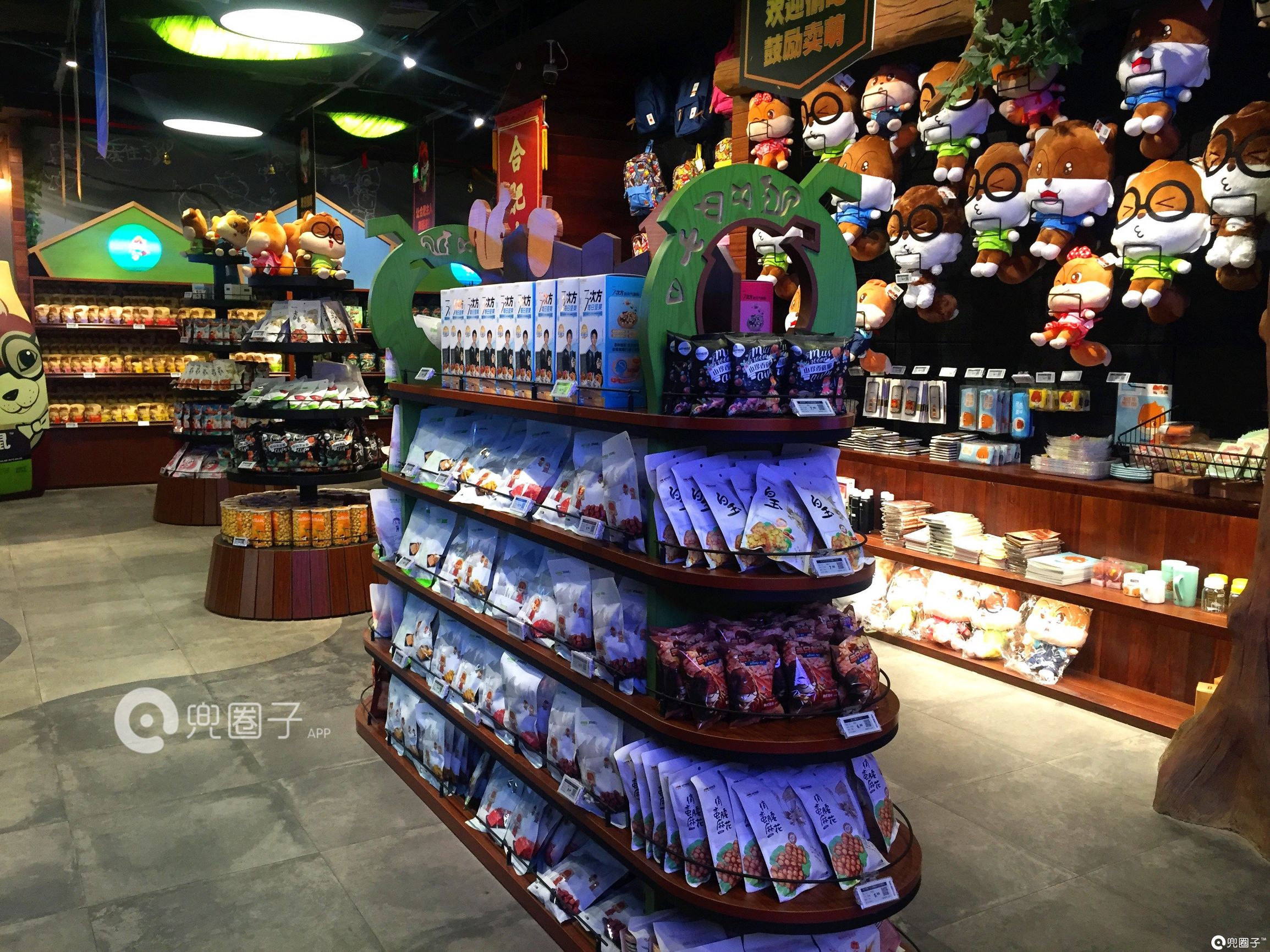 万达金街三只松鼠实体店,万达逛了一圈啥都没买