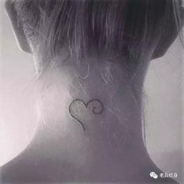 颈部纹身全过程,那些超酷的颈部纹身