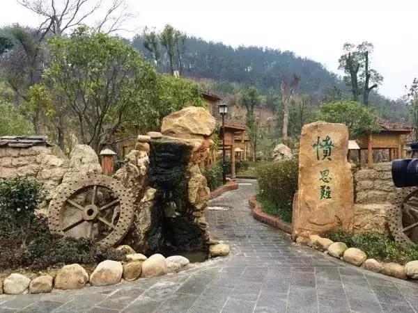 三里畈温泉度假村有什么好玩的,三里畈温泉度假村夜景