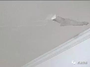 房子刚粉刷完一个月墙上有裂纹,刚装修的房子乳胶漆都脱落了