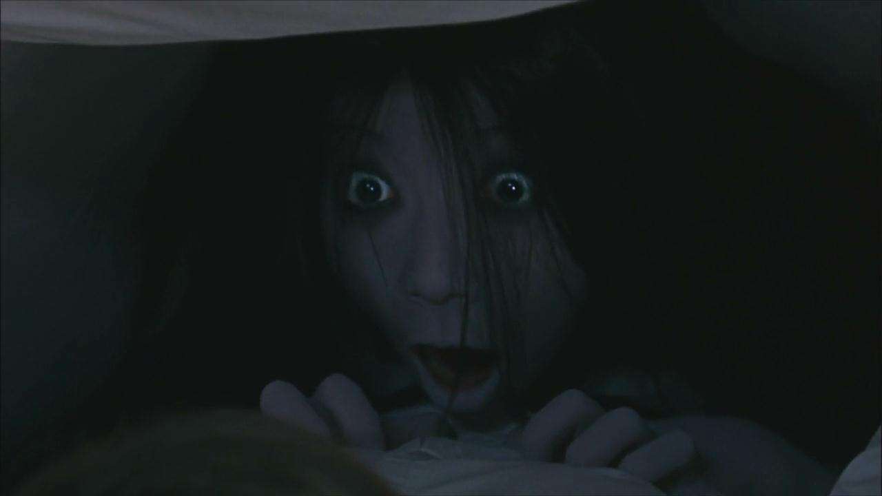 日本恐怖电影中的恐怖女鬼合集,日本恐怖片满脸流血微笑的女鬼