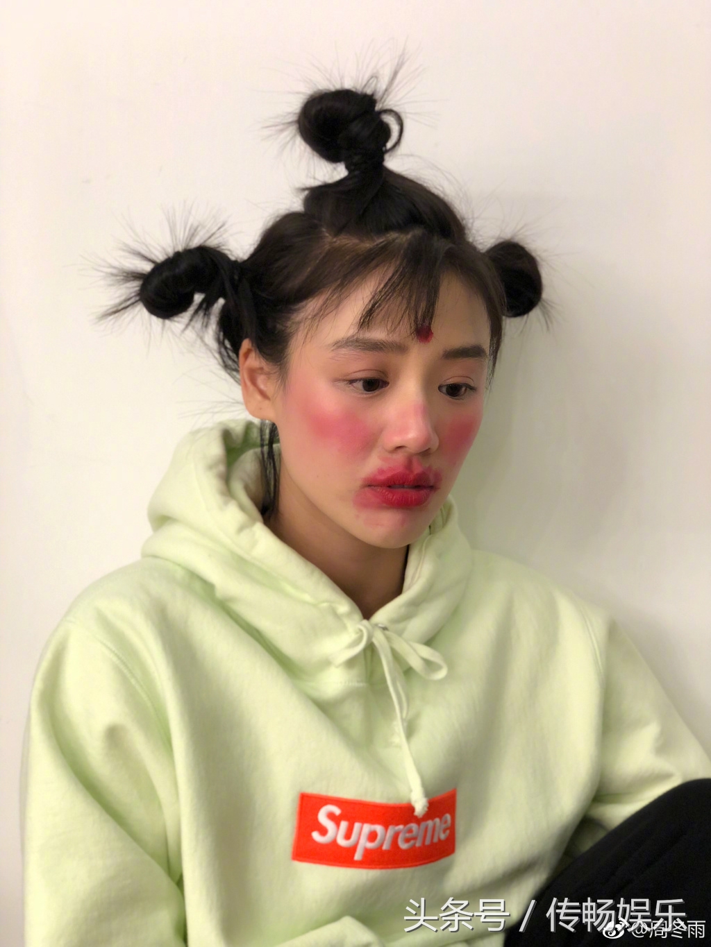 见多了娱乐圈塑料姐妹请，像周冬雨马思纯这种不做作的，太罕见！