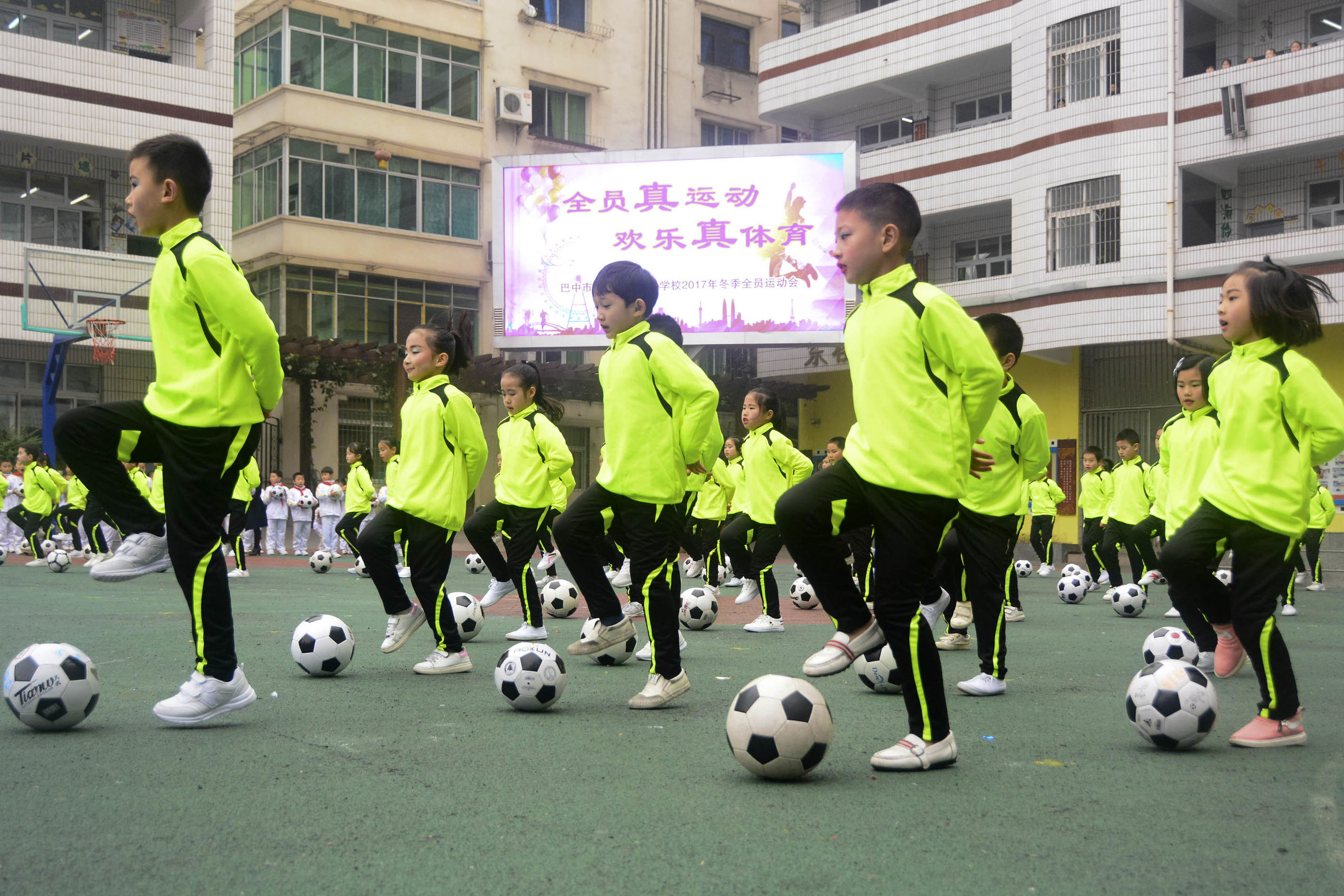 红山区第17小学足球啦啦操,三小校运会啦啦操