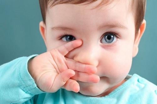 冬天干燥宝宝鼻屎堵住,冬季宝宝鼻子里有鼻屎干燥怎么办