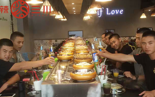 正宗四川麻辣烫教程开店,辣三川麻辣烫加盟费