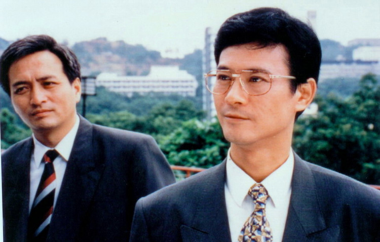 他的剧目一播出，股市就跌，34次中招，上个新闻都会跌