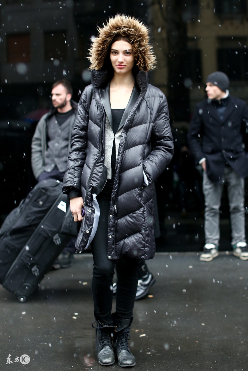 羽绒服烫破了无痕修补,羽绒服破大洞修补价格