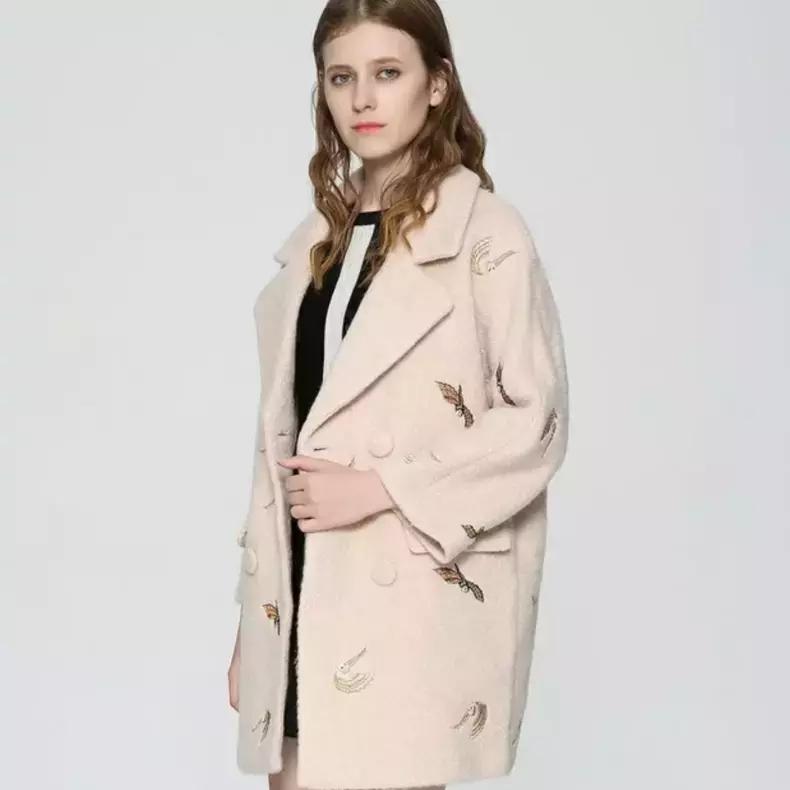 没穿刺绣呢大衣，勿怪今冬无亮点