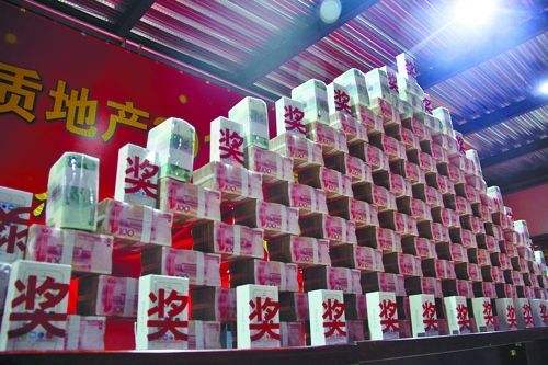 老板给别人发年终奖怎么办,公司多余的年终奖怎么发合法