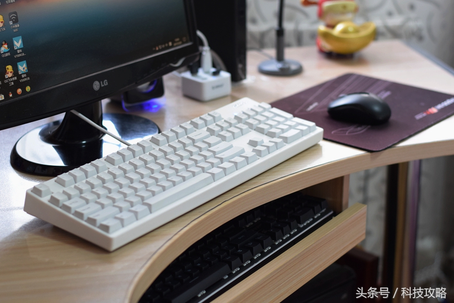 机械键盘和薄膜键盘哪个打字舒服,100-200入门级机械键盘高颜值