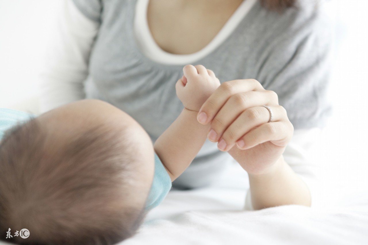 抱娃多手腕疼怎么回事,抱孩子宝妈手腕疼