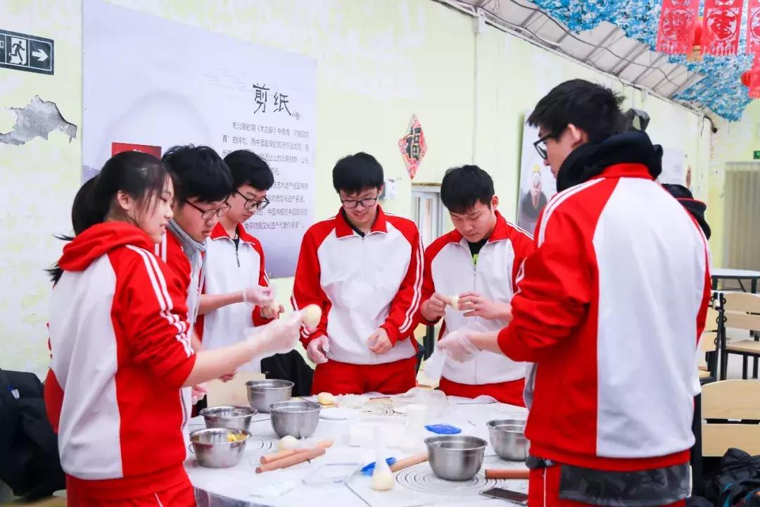 “巧手赛天工,喜庆家年华”——记崇文门中学主题工作坊