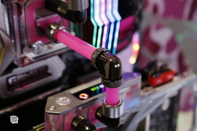 跨界新时尚—MOD玩家重金打造潮牌Aape客制化水冷主机