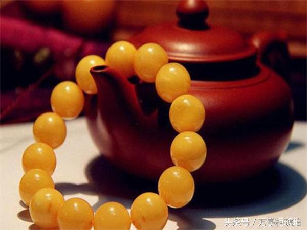 鸡油黄蜜蜡好还是鸡油红的蜜蜡好,鸡油黄蜜蜡盘玩后会变成鸡油红吗