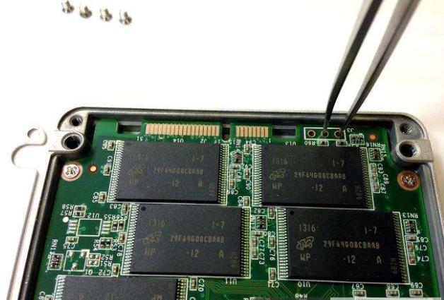 固态硬盘掉帧怎么回事,移动固态硬盘老是掉盘