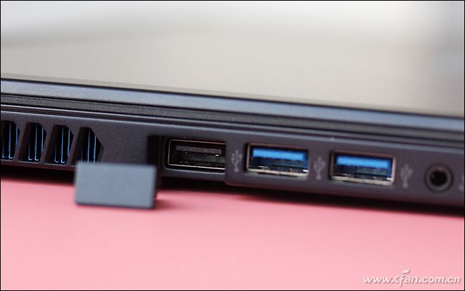 谁说超薄本不能流畅吃鸡？这款宏碁掠夺者Triton700表示不服！