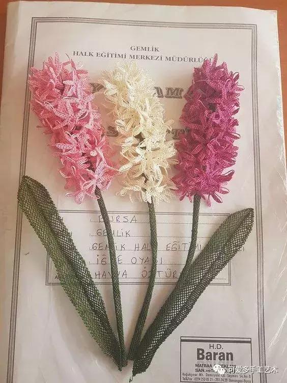 只是用针穿上了线不断绕圈打结，做出来的仿真花竟然比钩的还好看