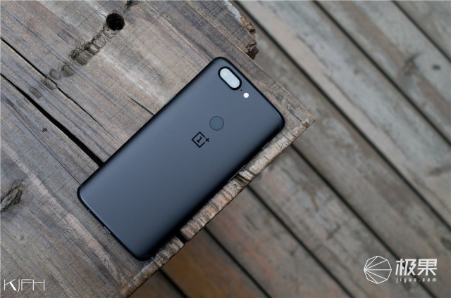 资深极客上手一加5T，顺便给你聊聊它的前世今生