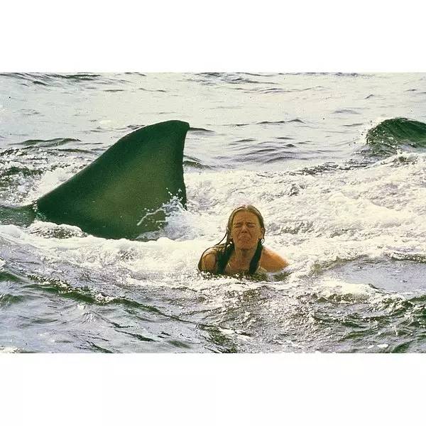 无厘头鼻祖，竟然是某大导演全家齐上阵黑武侠片的这部喜剧