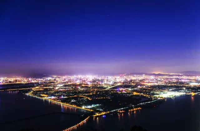 春城秀红嘴鸥图片,春城冬日美景