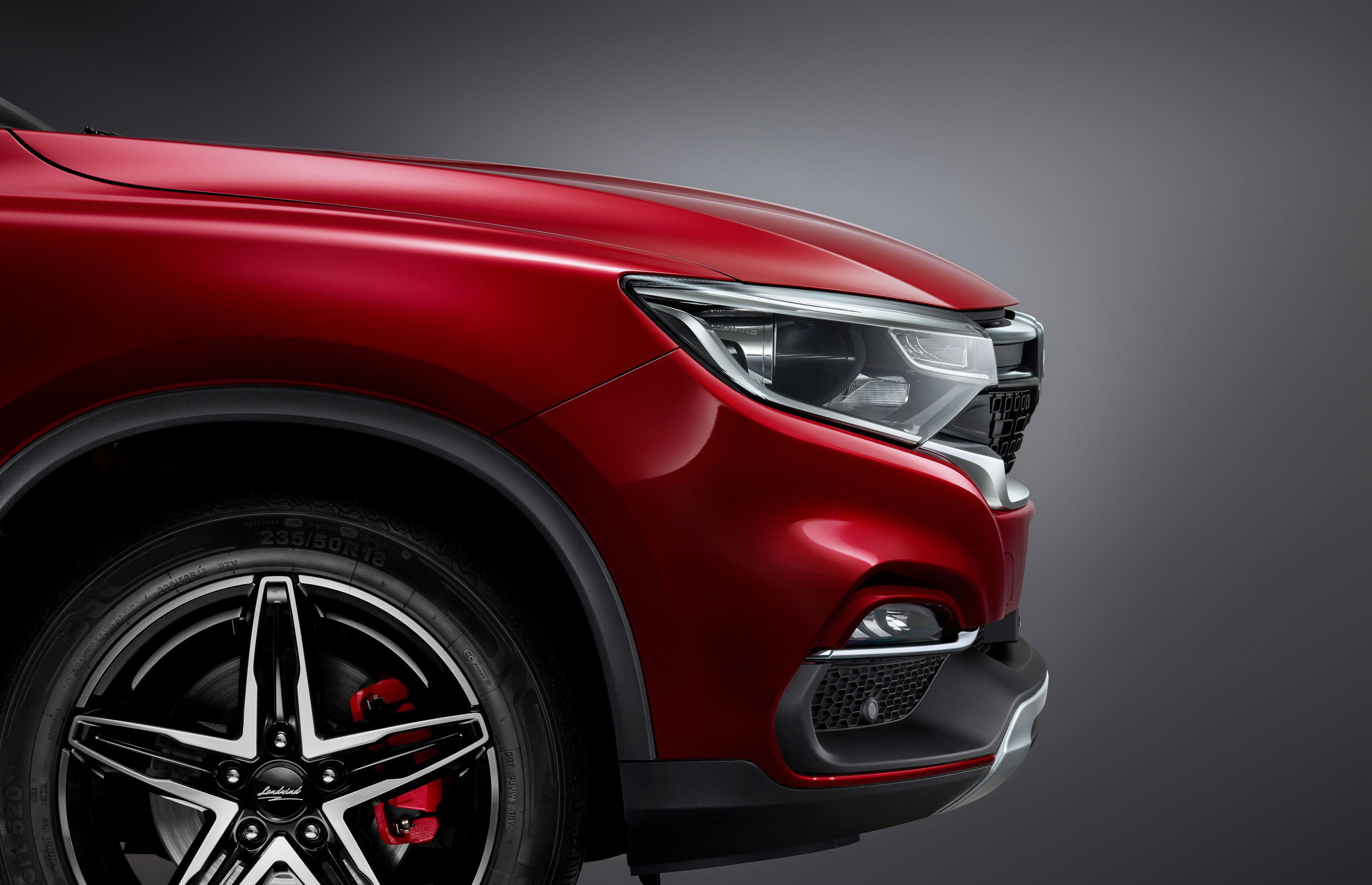 性价比超高的跨界suv陆风逍遥,陆风逍遥中国风轿跑suv