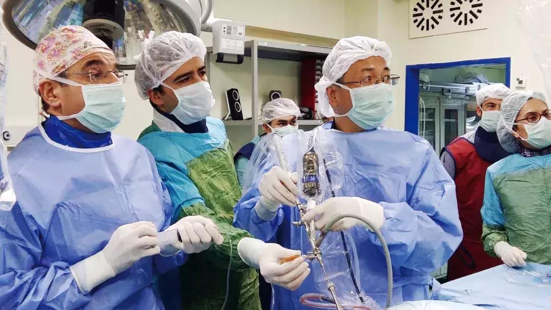 他把人体的“下水道工程”做到极致患者称他是泌尿结石终结者