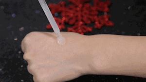 小黑瓶为什么是红色,小黑瓶是不是白里透红