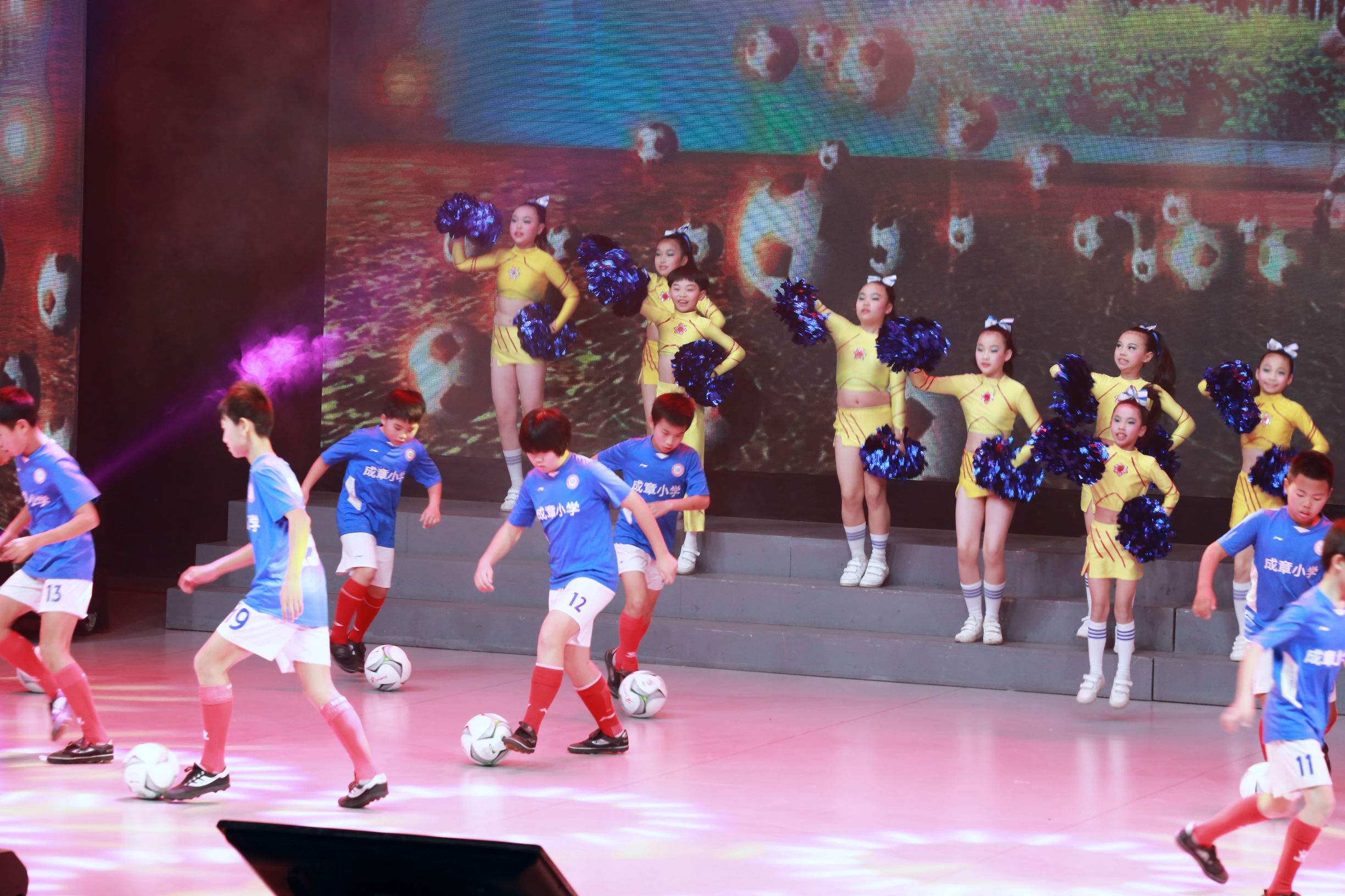 足球秀幼儿园,快乐足球阳光童年