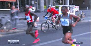 跑步快慢和鞋子有关系吗,跑步减脂速度快慢影响大么