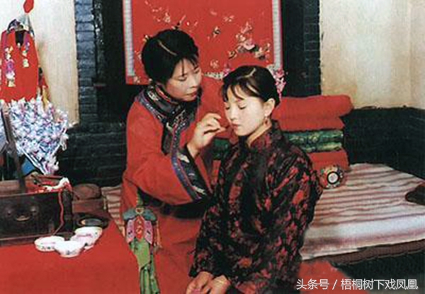 新娘婚鞋一定要是红的吗,新娘婚鞋要穿棕色的吗