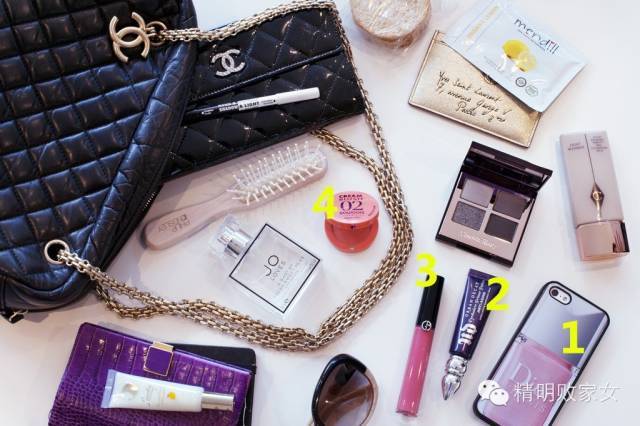 女孩子的包里到底装有什么,女人的包里都装什么