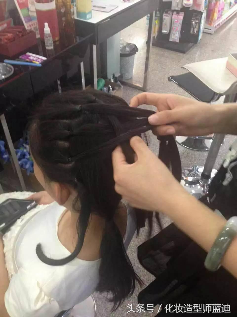 编发教程拉拉队,三股瀑布辫编发步骤图解