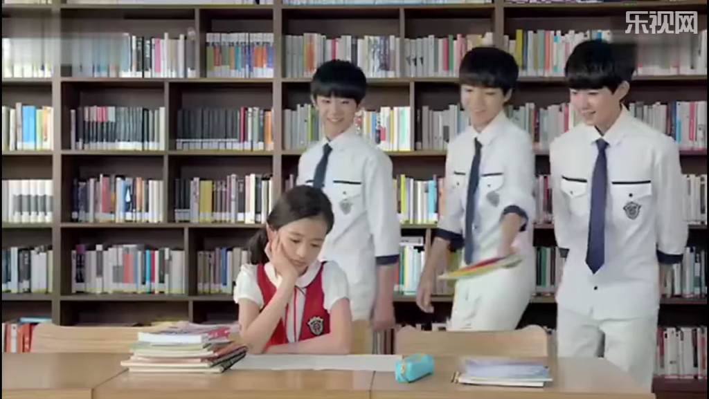 赵丽颖易烊千玺焦俊艳,赵丽颖和易烊千玺新闻联播镜头