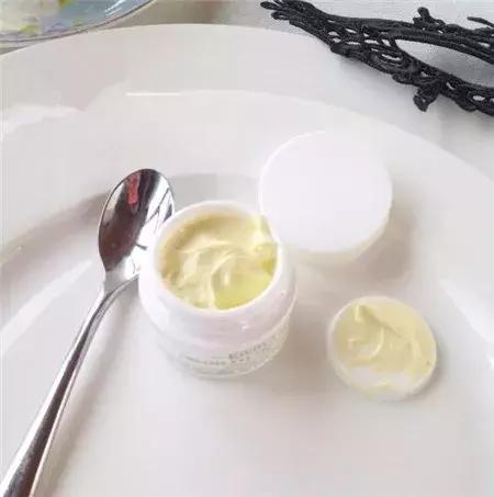 20岁应该用什么样的眼霜,为什么过了20岁一定要用眼霜