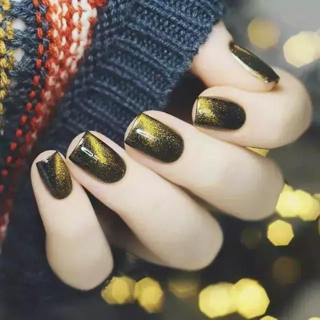 红色挑心系列美甲,明星同款纯色美甲推荐