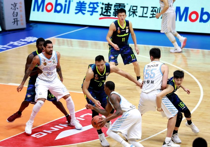 6岁爱上篮球19岁征战CBA第八位*疆新**籍国手的追梦之旅