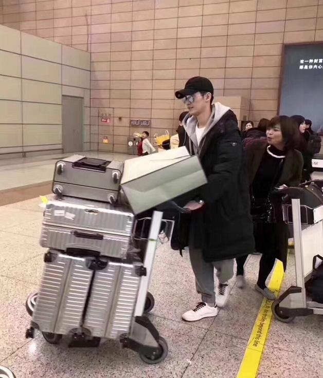 张翰去日本旅游,张翰去韩国街头