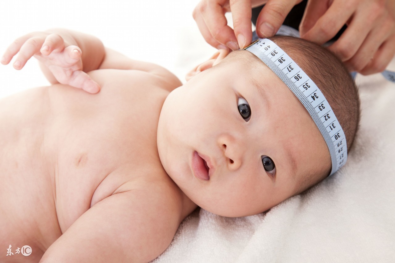 婴儿出生头大什么原因,新生儿出生被产道挤压头部有肿块