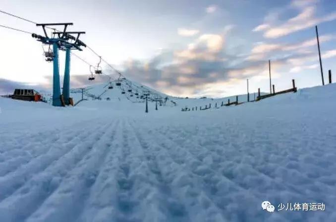 青少年滑雪冬令营报名,天津寒假滑雪训练营