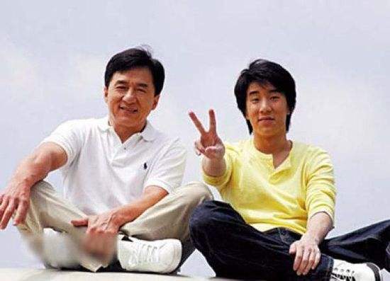 她们都是中国当红明星,却选择在国外偷生孩子,星二代成了外国人