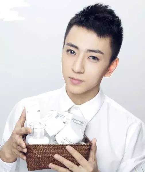 网红自创品牌化妆品,网红研发的化妆品是真吗