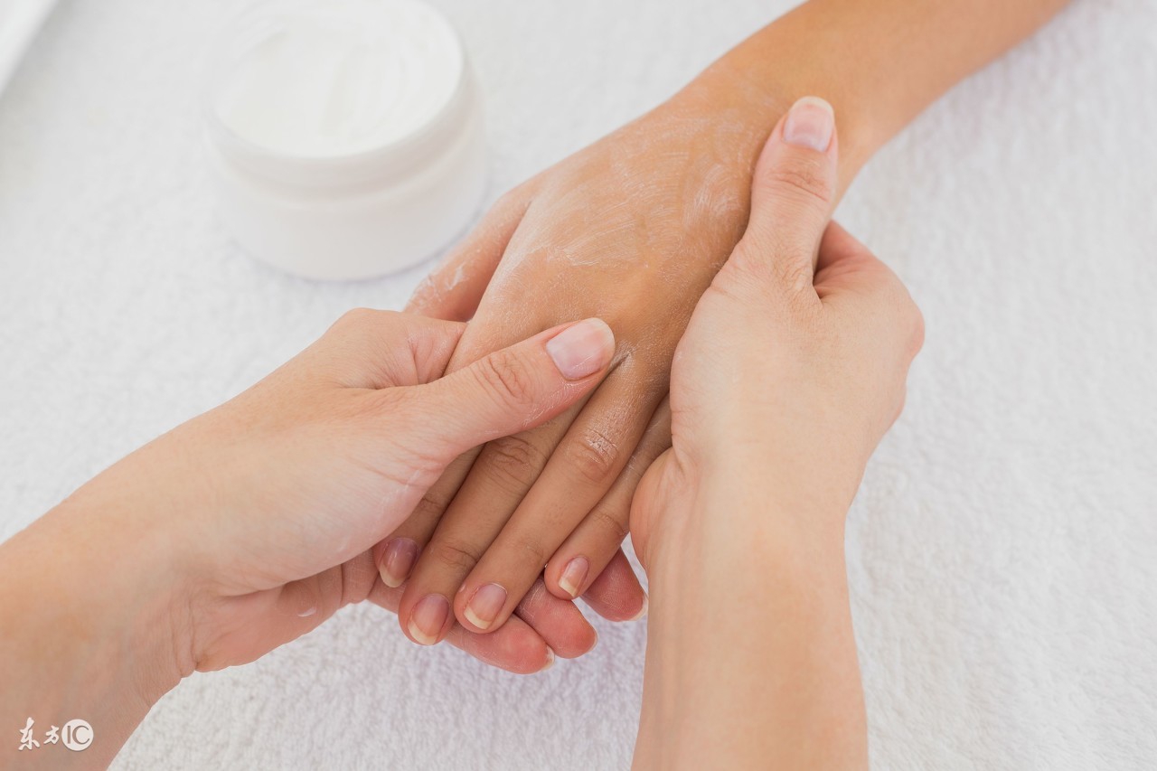 秋冬手干裂润手霜,冬天手裂擦什么护肤