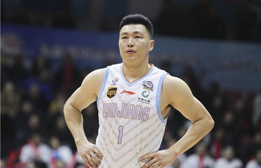 篮协处罚赵睿事件,李根肘击翟逸