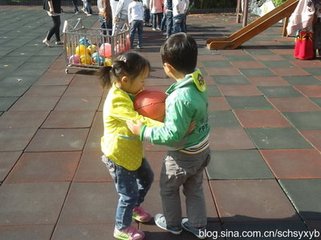 幼儿园小兔子运球,中班户外游戏轮胎运球教案